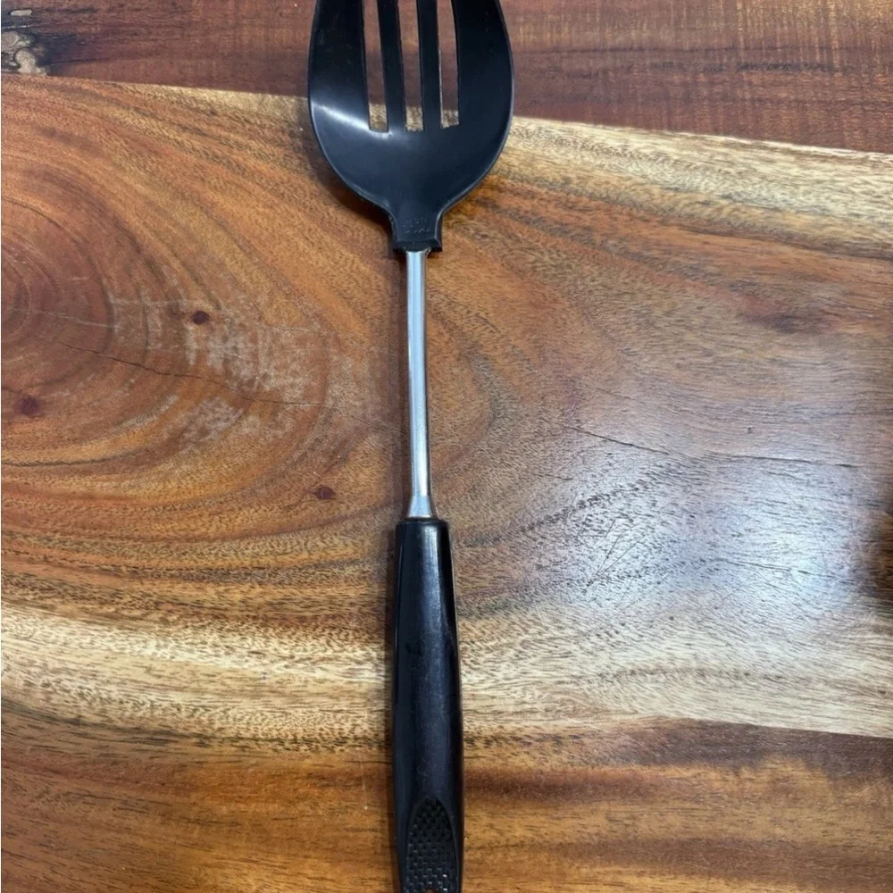 VINTAGE EKCO SLOTTED SERVING SPOON UTENSIL HEAT RESISTANT PLASTIC NYLON 11” USA